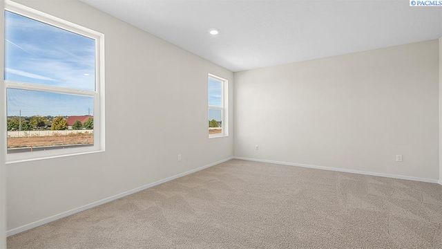 6432 Polar Dr, Pasco, WA 99301