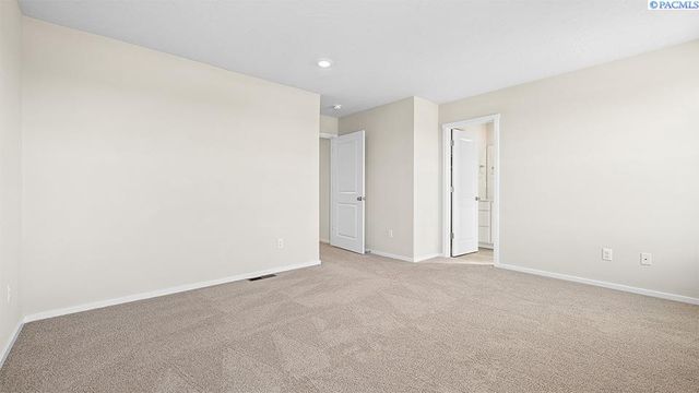 6432 Polar Dr, Pasco, WA 99301