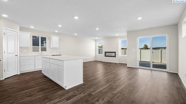 6432 Polar Dr, Pasco, WA 99301