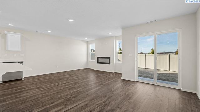 6432 Polar Dr, Pasco, WA 99301