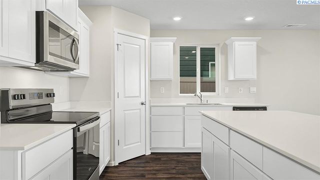 6432 Polar Dr, Pasco, WA 99301