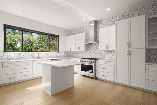 1703 Yaupon Valley RD, West Lake Hills, TX 78746