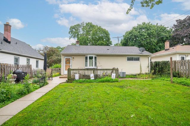 7822 W Palmetto AVENUE, Milwaukee, WI 53218