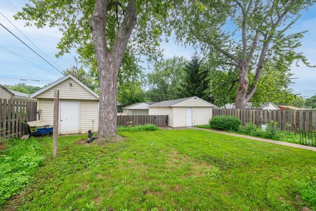 7822 W Palmetto AVENUE, Milwaukee, WI 53218