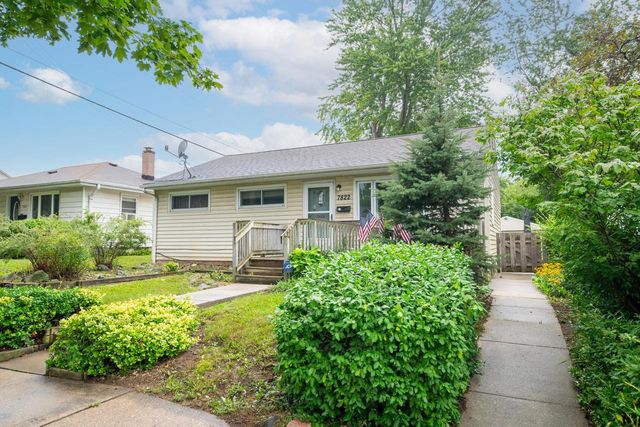 7822 W Palmetto AVENUE, Milwaukee, WI 53218