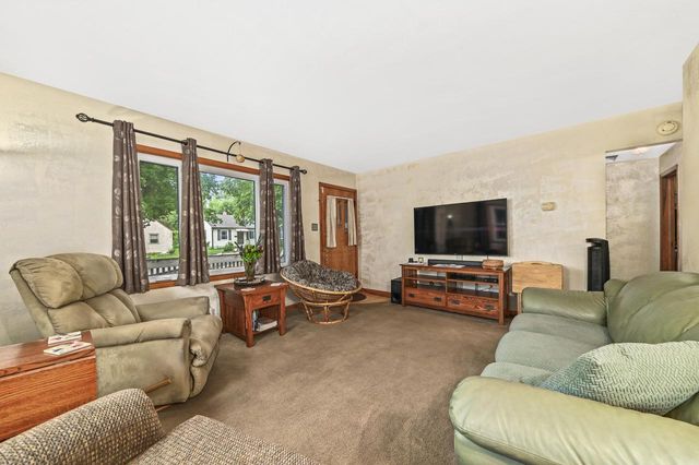 7822 W Palmetto AVENUE, Milwaukee, WI 53218