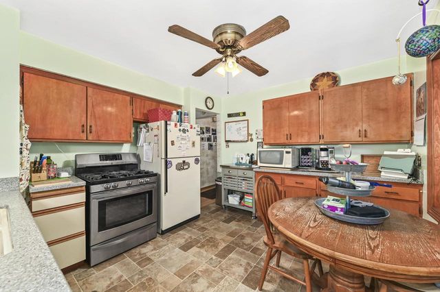 7822 W Palmetto AVENUE, Milwaukee, WI 53218