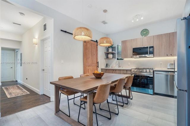 920 SW 9th St, Miami, FL 33130