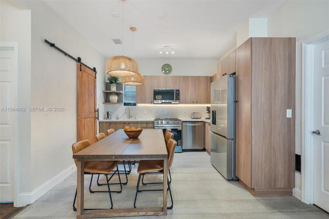 920 SW 9th St, Miami, FL 33130