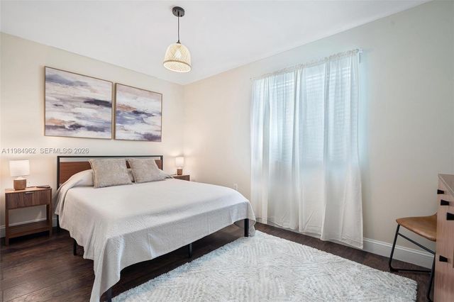 920 SW 9th St, Miami, FL 33130