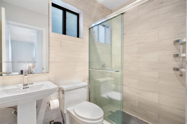 920 SW 9th St, Miami, FL 33130