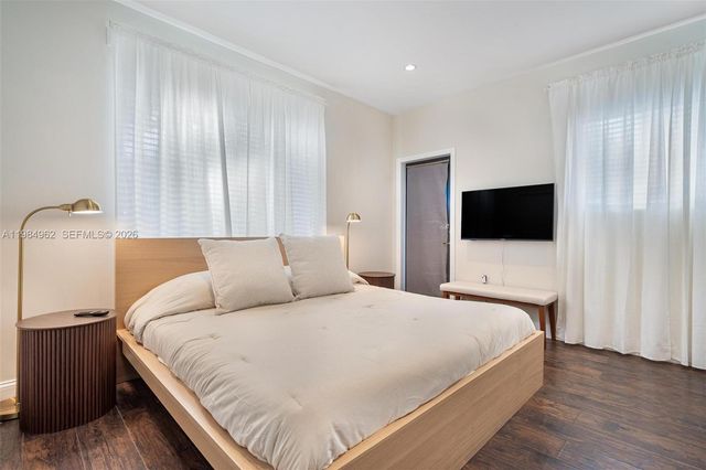 920 SW 9th St, Miami, FL 33130