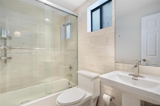 920 SW 9th St, Miami, FL 33130