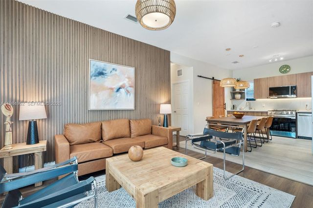 920 SW 9th St, Miami, FL 33130