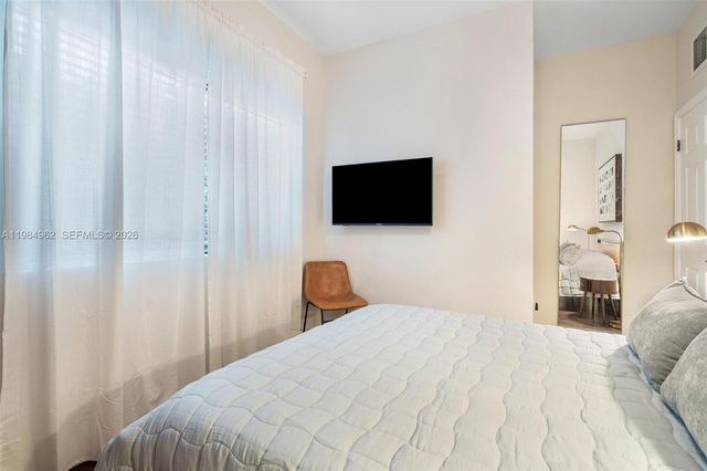 920 SW 9th St, Miami, FL 33130