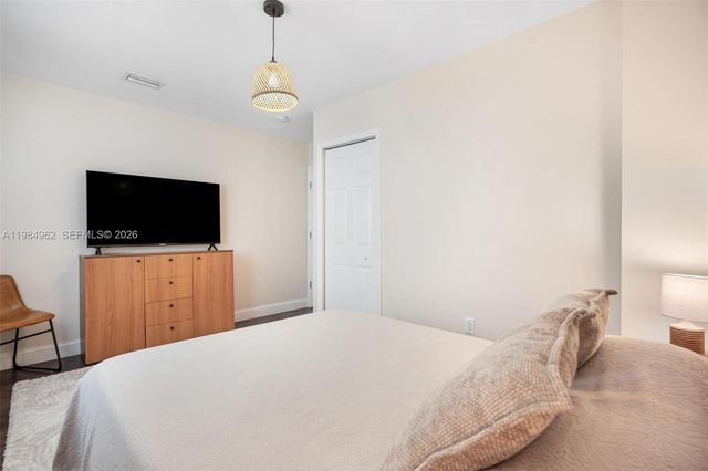 920 SW 9th St, Miami, FL 33130