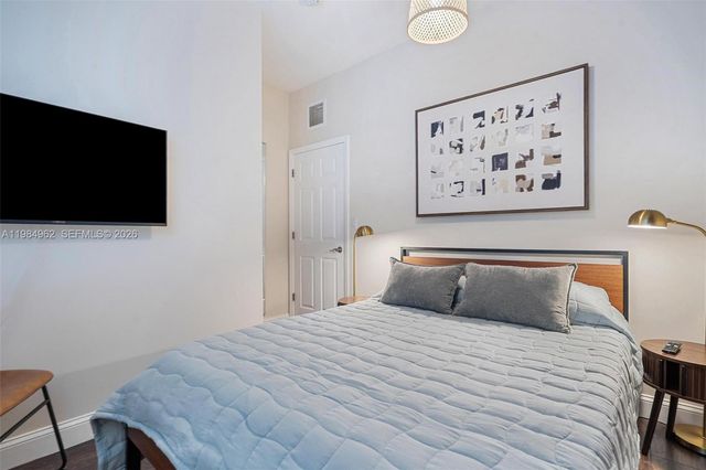 920 SW 9th St, Miami, FL 33130