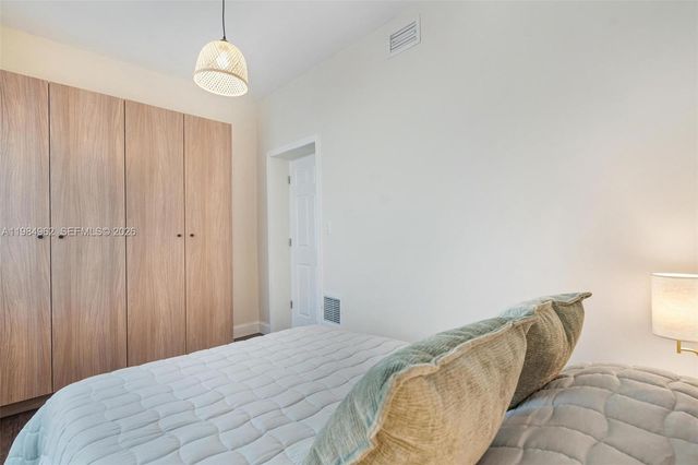 920 SW 9th St, Miami, FL 33130