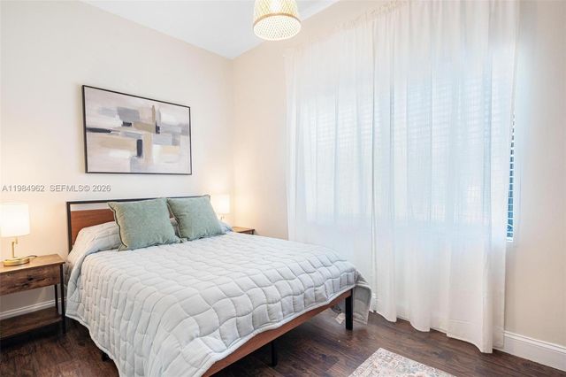 920 SW 9th St, Miami, FL 33130