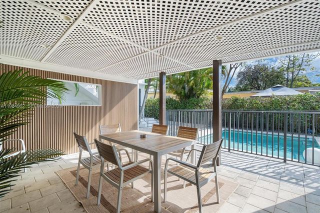 920 SW 9th St, Miami, FL 33130