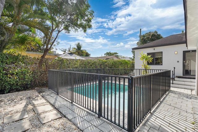 920 SW 9th St, Miami, FL 33130