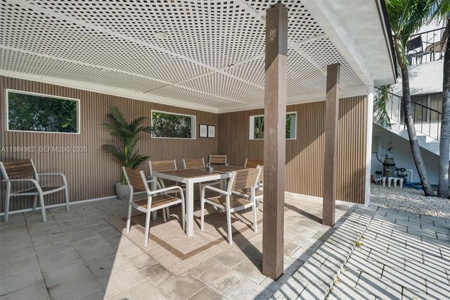 920 SW 9th St, Miami, FL 33130