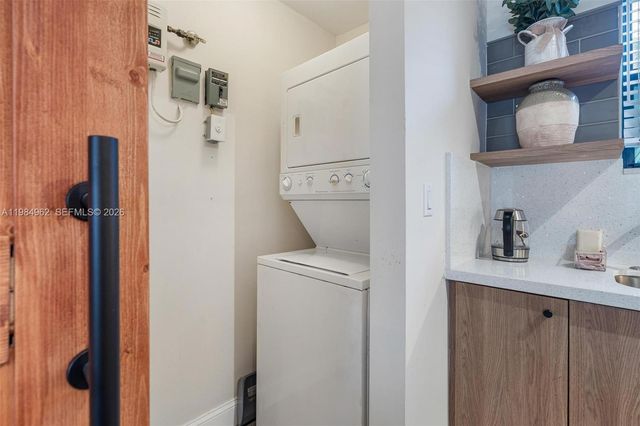 920 SW 9th St, Miami, FL 33130