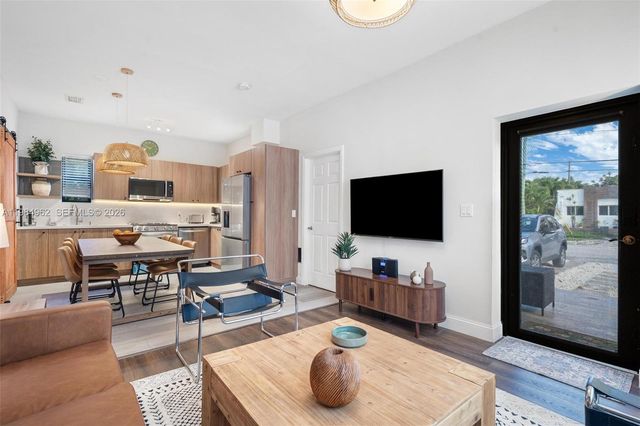 920 SW 9th St, Miami, FL 33130