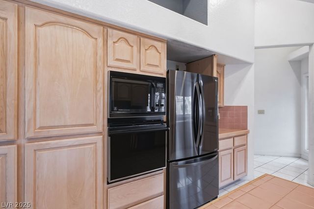 8236 Round Hills Circle, Las Vegas, NV 89113