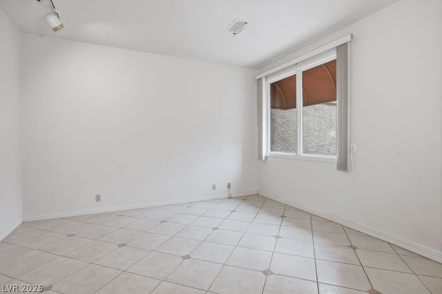 8236 Round Hills Circle, Las Vegas, NV 89113