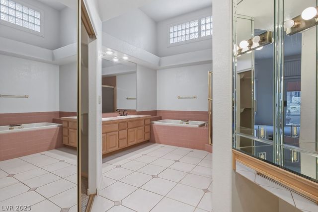 8236 Round Hills Circle, Las Vegas, NV 89113