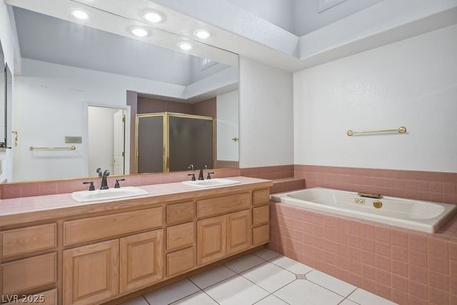 8236 Round Hills Circle, Las Vegas, NV 89113