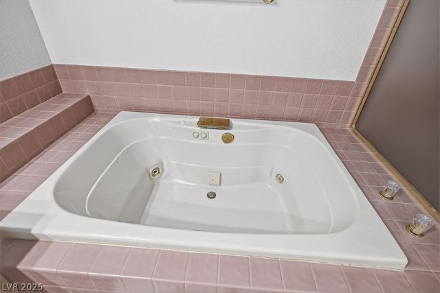 8236 Round Hills Circle, Las Vegas, NV 89113