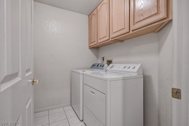 8236 Round Hills Circle, Las Vegas, NV 89113