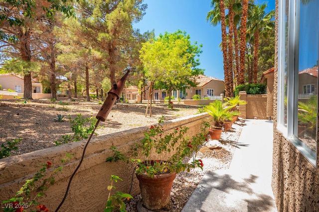 8236 Round Hills Circle, Las Vegas, NV 89113