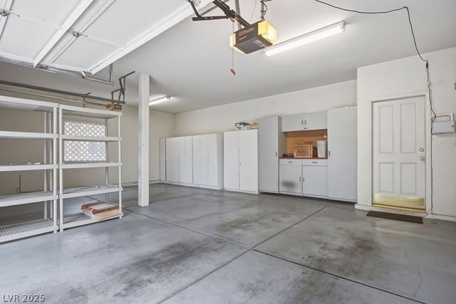 8236 Round Hills Circle, Las Vegas, NV 89113