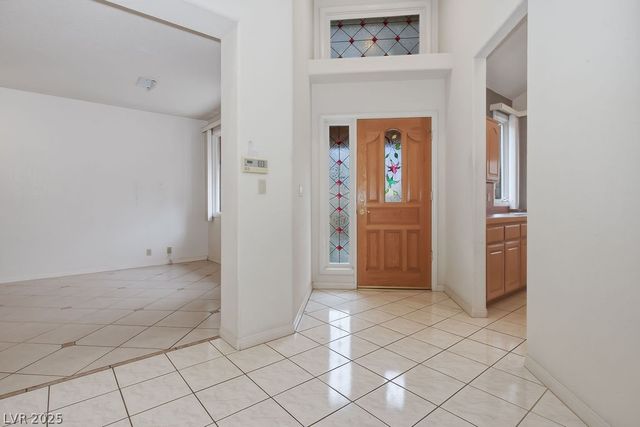 8236 Round Hills Circle, Las Vegas, NV 89113