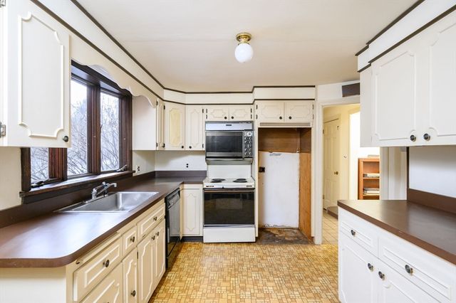 57 Columbine Rd, Milton, MA 02186