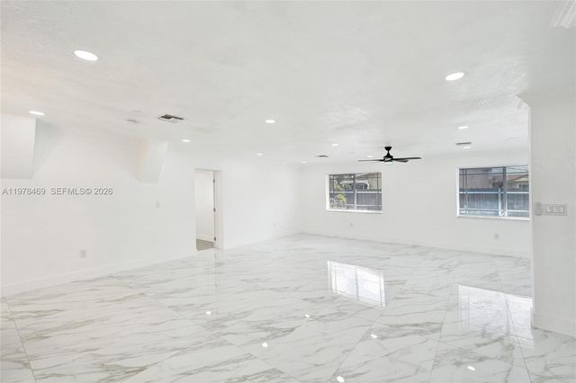 4861 NW 5th St, Plantation, FL 33317