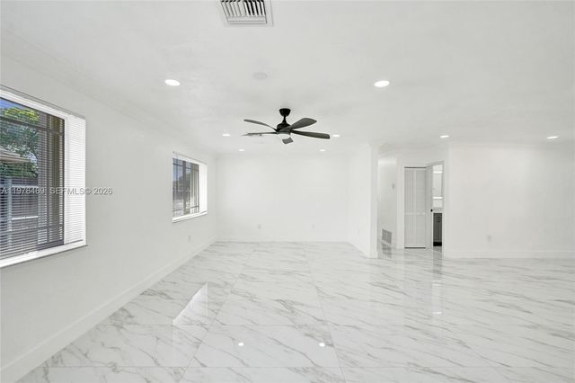 4861 NW 5th St, Plantation, FL 33317