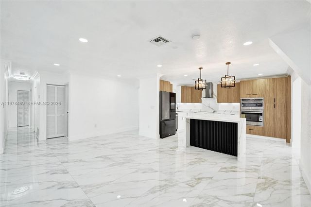 4861 NW 5th St, Plantation, FL 33317