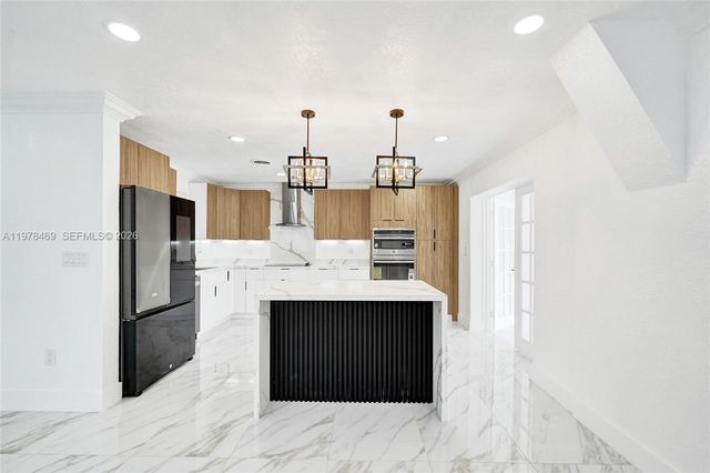 4861 NW 5th St, Plantation, FL 33317