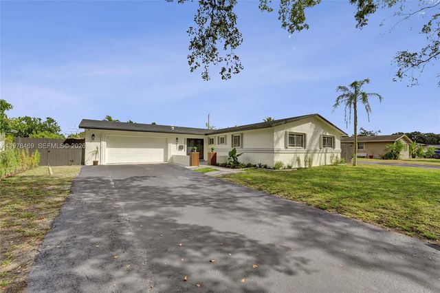 4861 NW 5th St, Plantation, FL 33317