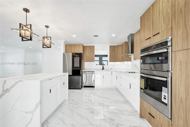 4861 NW 5th St, Plantation, FL 33317