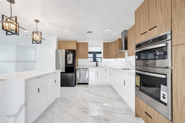 4861 NW 5th St, Plantation, FL 33317