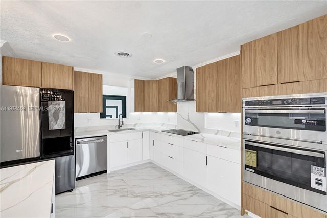 4861 NW 5th St, Plantation, FL 33317