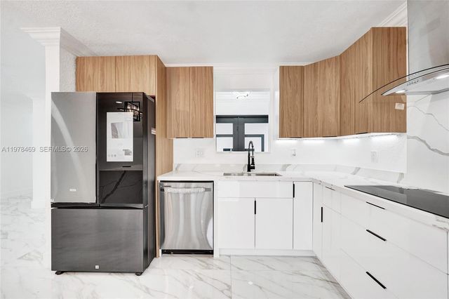 4861 NW 5th St, Plantation, FL 33317