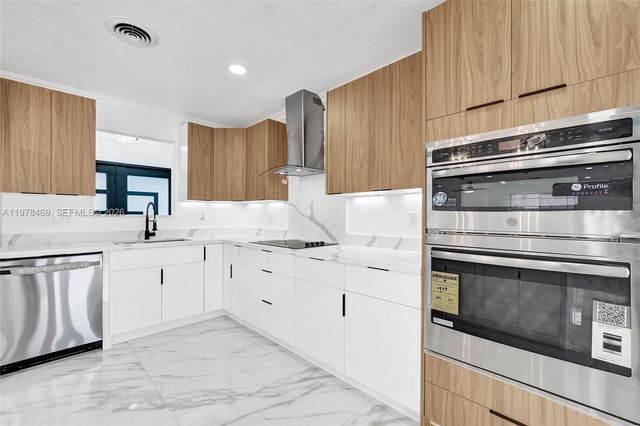 4861 NW 5th St, Plantation, FL 33317