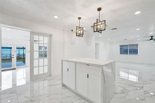 4861 NW 5th St, Plantation, FL 33317