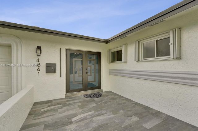 4861 NW 5th St, Plantation, FL 33317